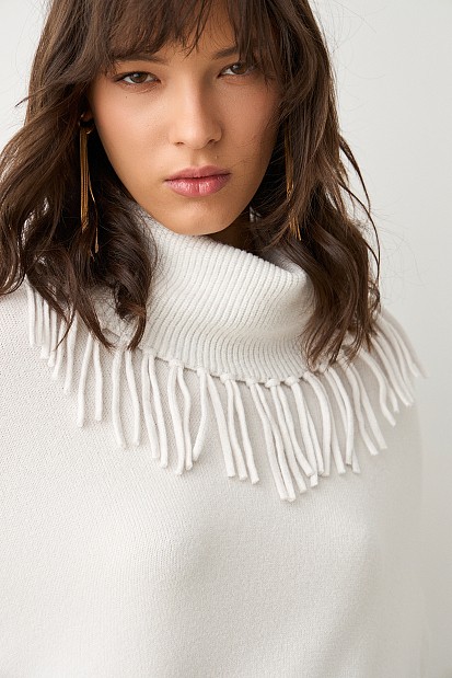 Turtleneck fringed sweater