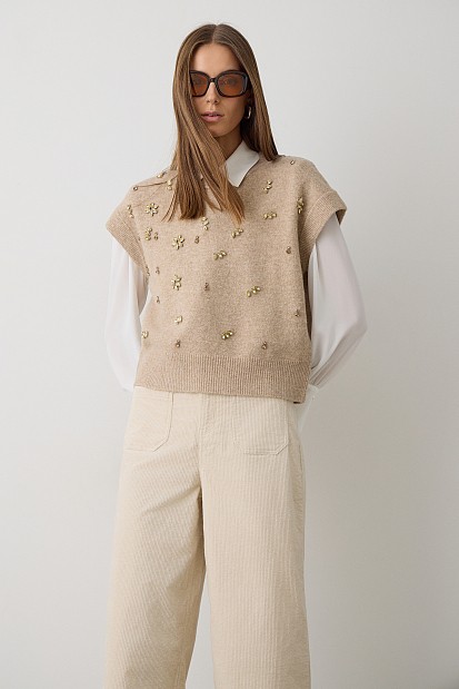 Shortsleeves sweater with applique rhinestones