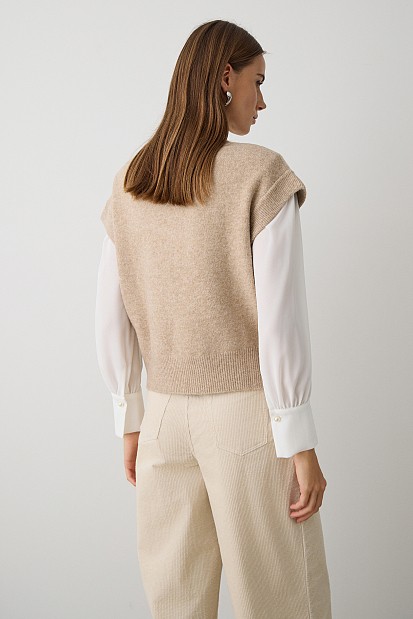 Shortsleeves sweater with applique rhinestones