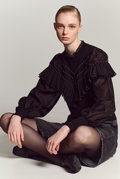 Sweater with tulle sleeves and beads