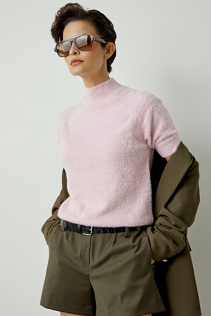 Shortsleeves sweater with turtleneck
