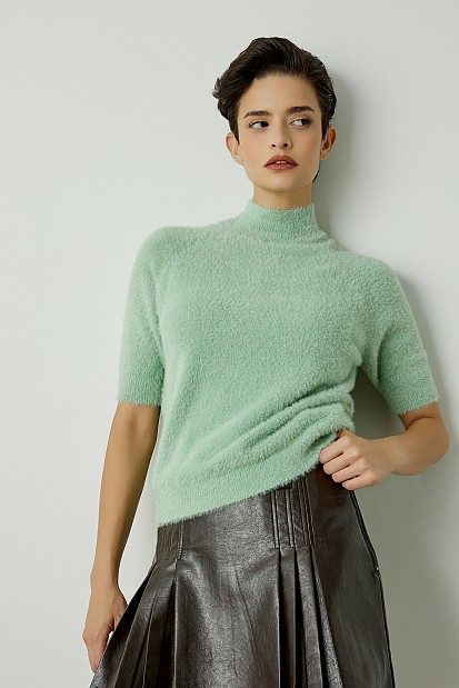 Shortsleeves sweater with turtleneck