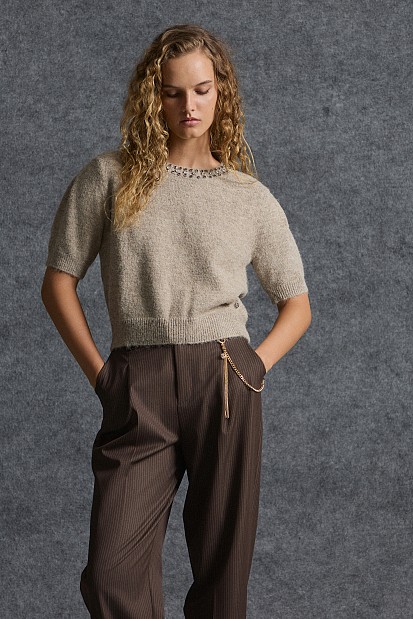Shortleeve pullover with rhinestones
