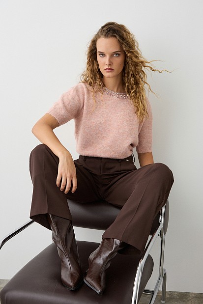 Κοντομάνικο πουλόβερ με γυαλιστερές πέτρες