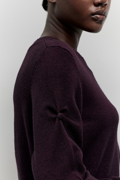 Sweater with gathered sleeves