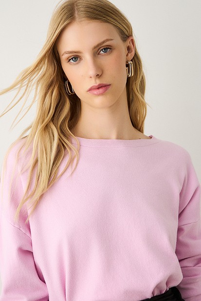 Sweater with smile neckline