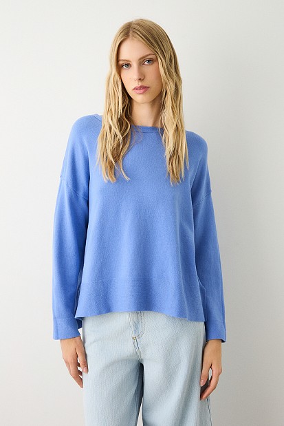 Sweater with smile neckline