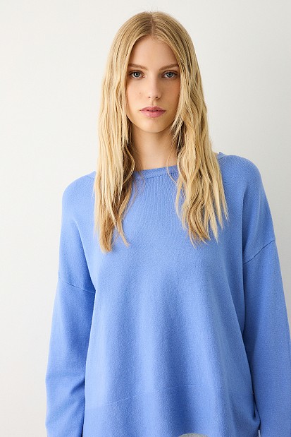 Sweater with smile neckline