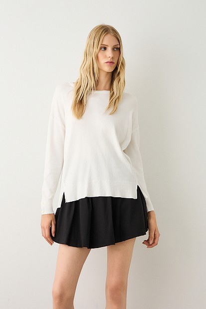 Sweater with buttons on the cuffs