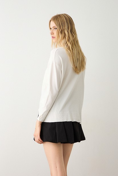 Sweater with buttons on the cuffs