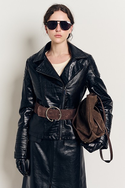 Wide belt with hook-style buckle