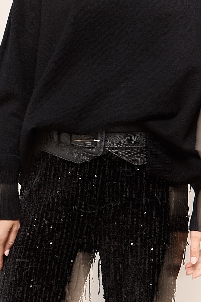 Wide belt with strap
