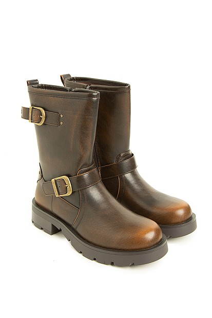 Boots with buckle