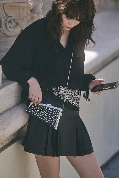 Clutch with studs