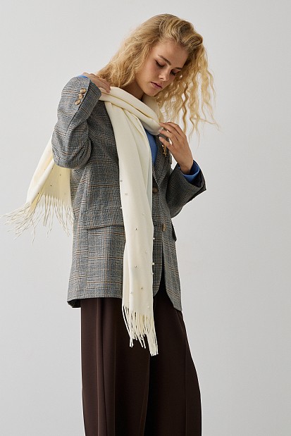 Scarf with pearls