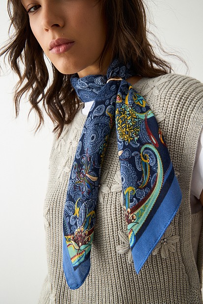 Multicolor printed scarf