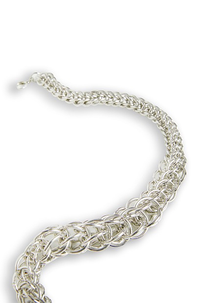 Metallic necklace in chain style