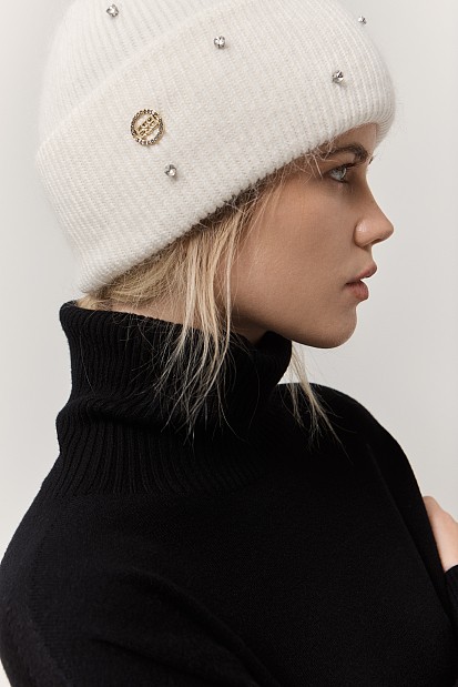 Knitted beanie with rhinestones