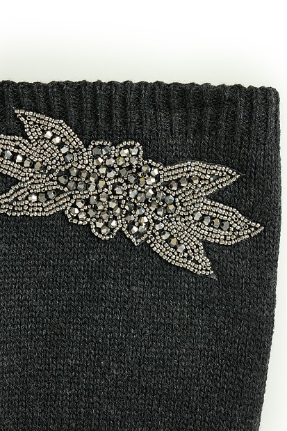 Πλεκτό σκουφάκι με χάντρες