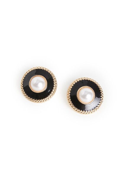 Round earrings with pearl