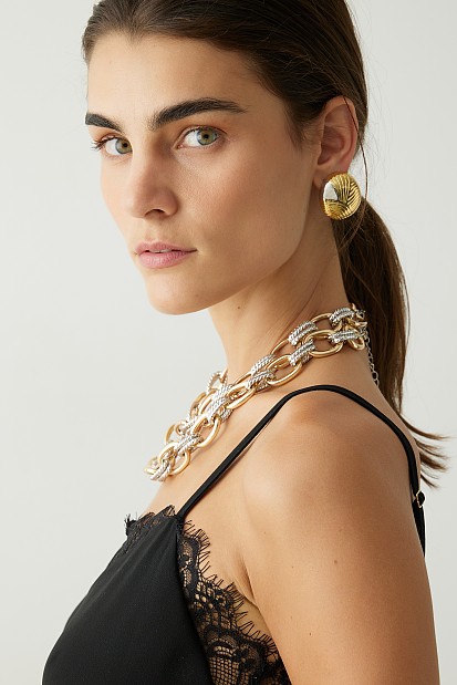 Round embossed earrings