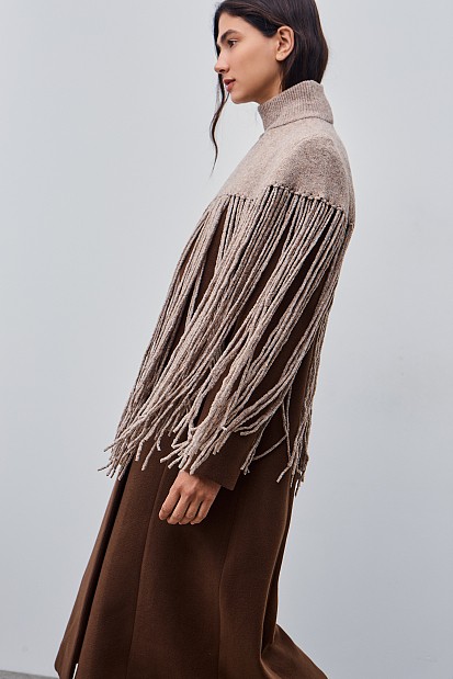 Πλεκτή κάπα με κρόσια