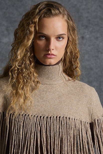 Knitted fringed cape