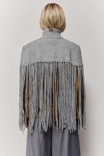 Πλεκτή κάπα με κρόσια