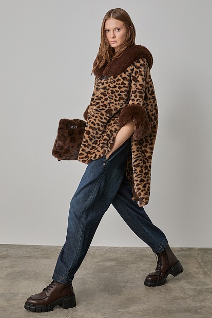 Leopard printed cape with faux fur