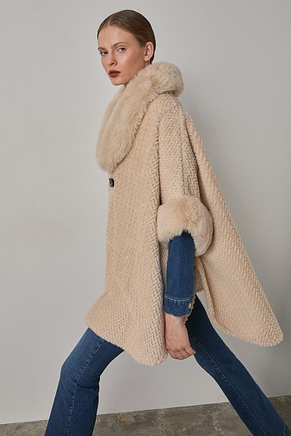 Cape with faux fur