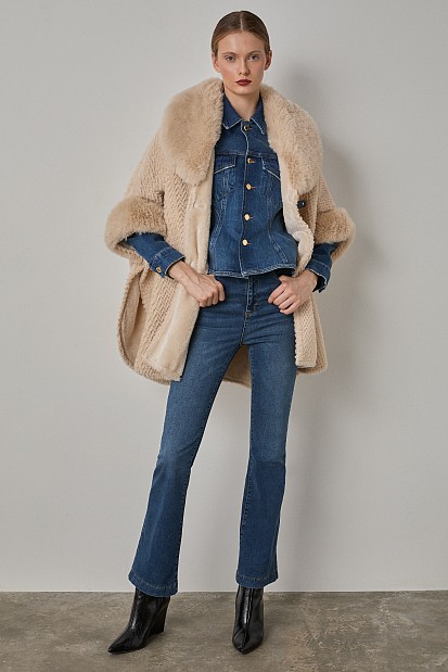 Cape with faux fur