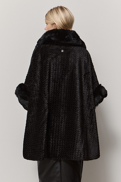 Cape with faux fur