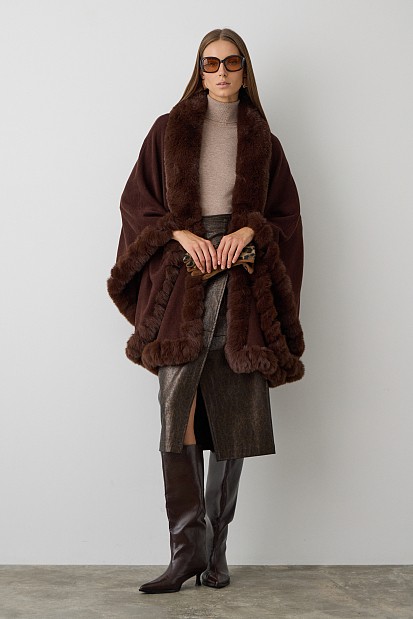 Knitted cape with faux fur