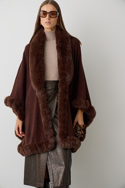 Knitted cape with faux fur