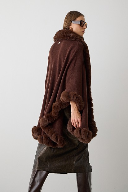Knitted cape with faux fur