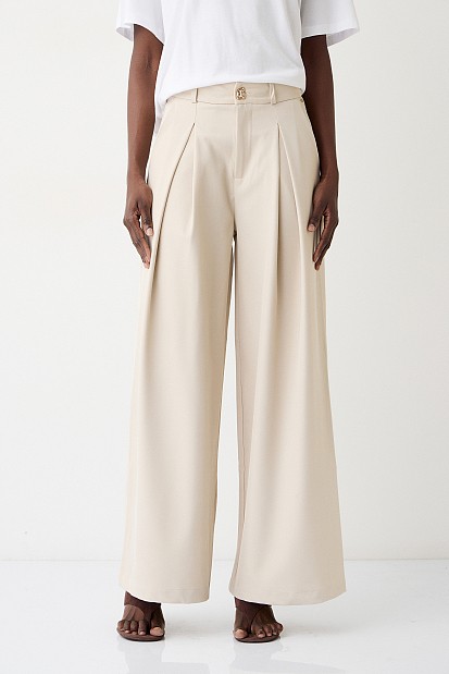 Trousers with pleats
