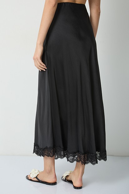 Maxi satin skirt with lace