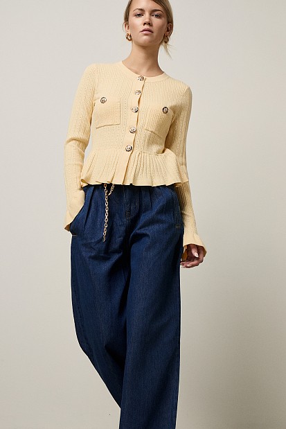 Knitted cardigan with ruffles