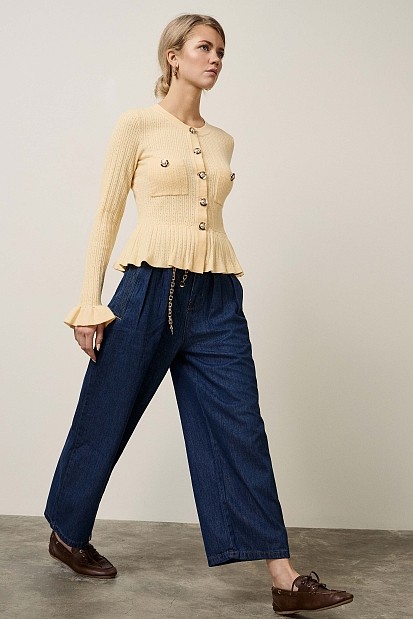 Knitted cardigan with ruffles