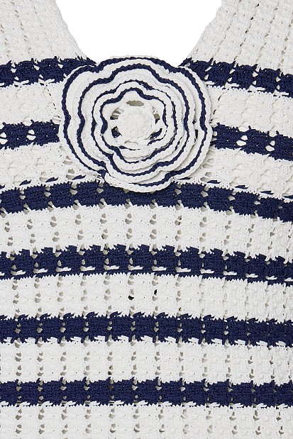 Knitted blouse with applique flower