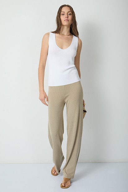 Basic knitted V top