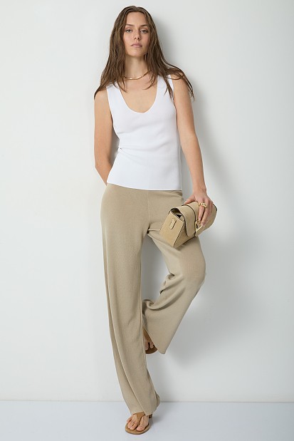 Basic knitted V top