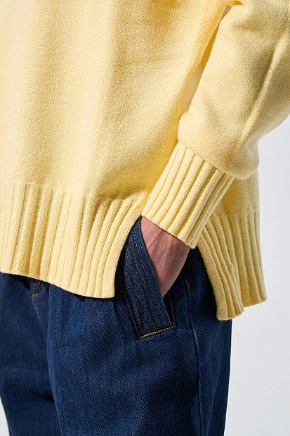 Pulover din tricot cu decolteu în V