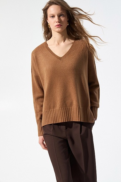 Pulover din tricot cu decolteu în V