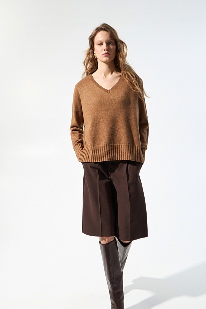 Pulover din tricot cu decolteu în V