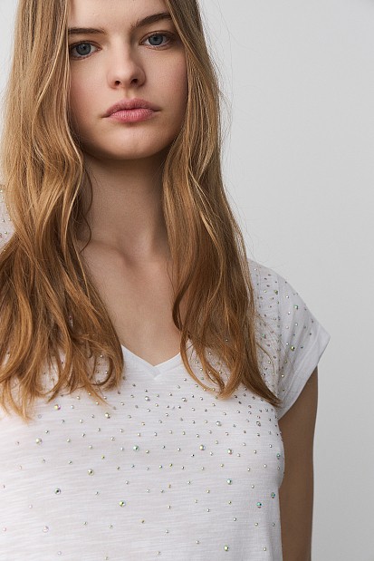 V-neck t-shirt with rhinestones