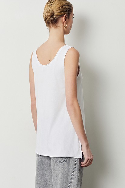 Basic sleeveless top