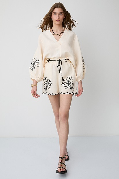 Blusa con detalles bordados
