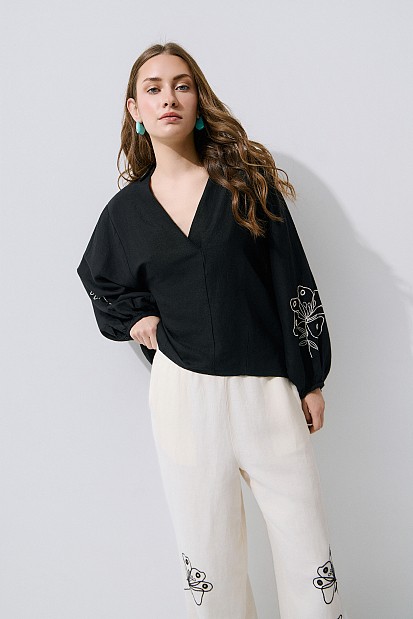 Blusa con detalles bordados