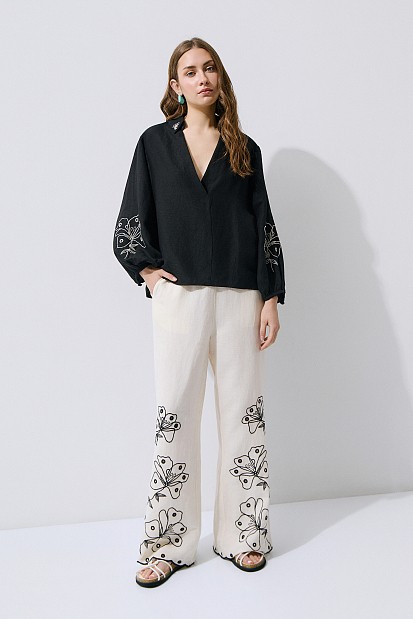 Blusa con detalles bordados